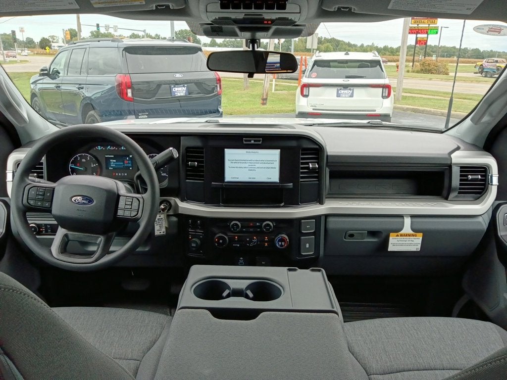 2027 Ford Super Duty F-350 DRW XL