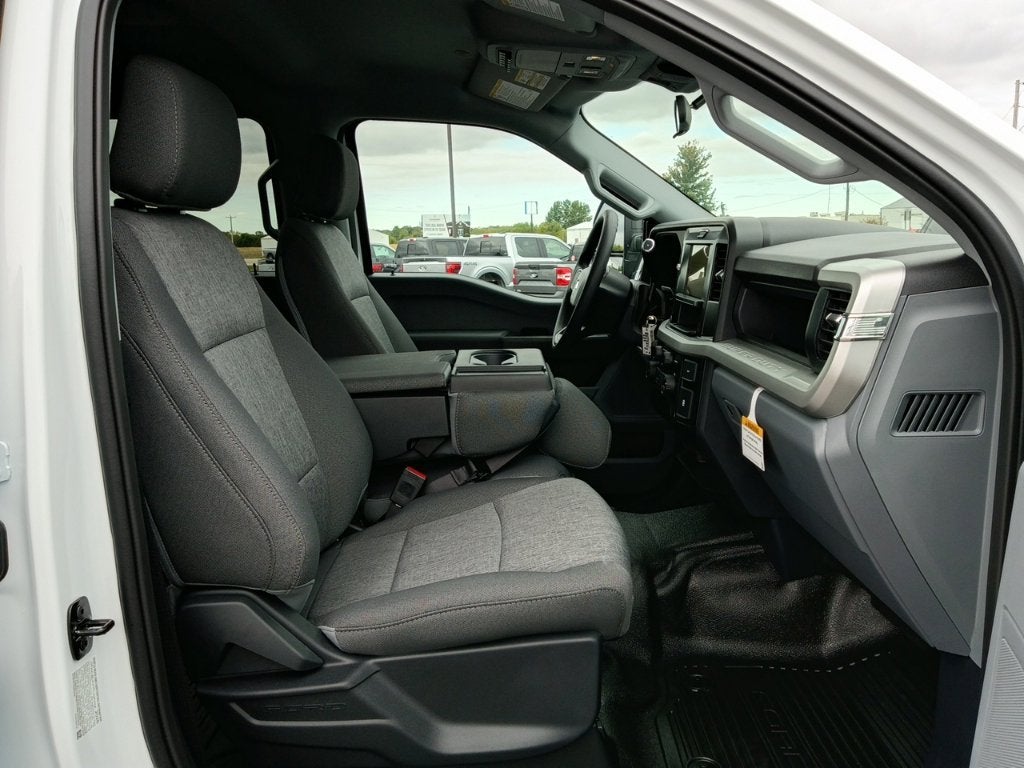 2027 Ford Super Duty F-350 DRW XL