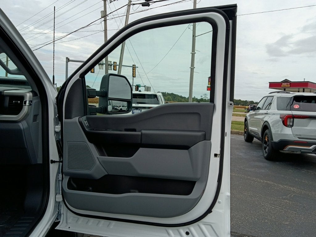 2027 Ford Super Duty F-350 DRW XL