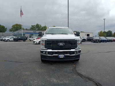 2027 Ford Super Duty F-350 DRW XL