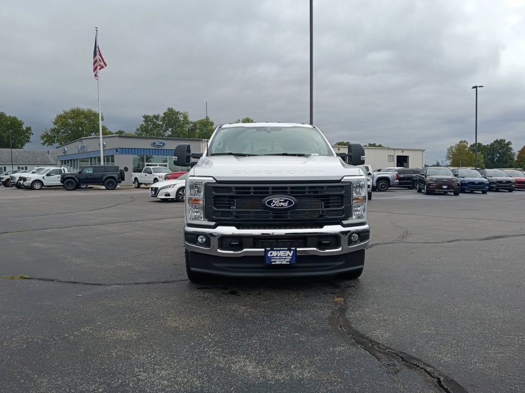 2027 Ford Super Duty F-350 DRW XL