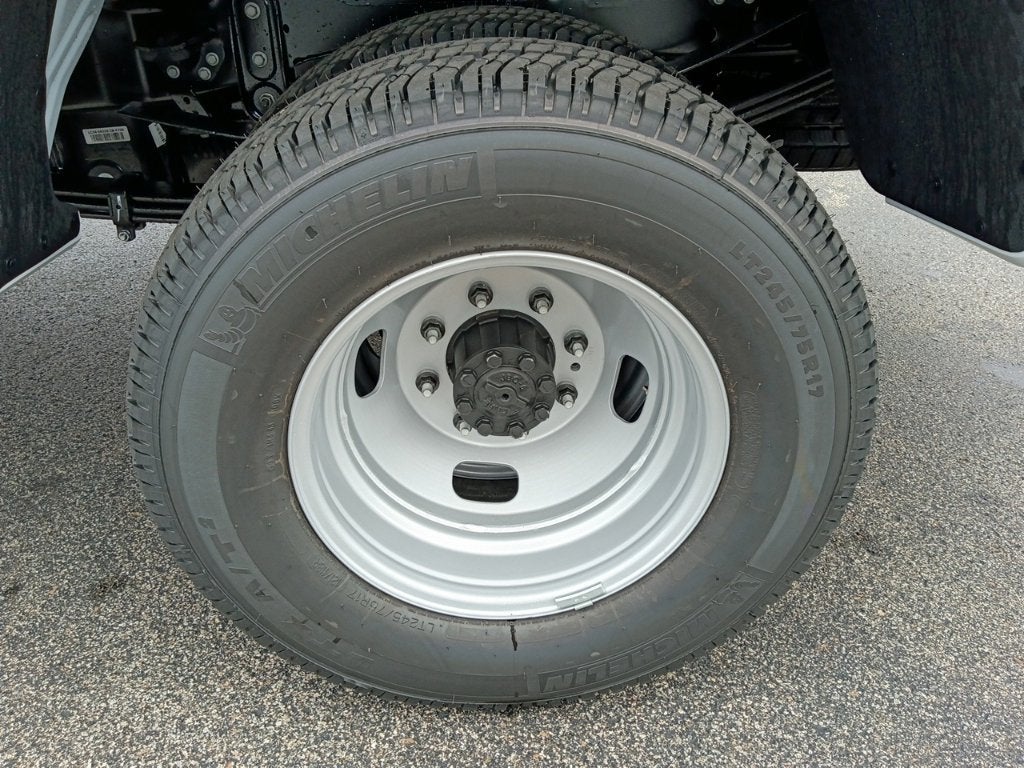 2027 Ford Super Duty F-350 DRW XL