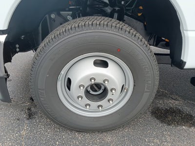 2027 Ford Super Duty F-350 DRW XL