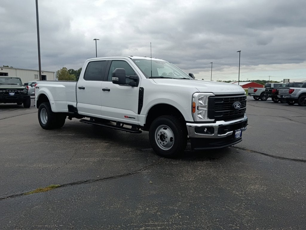 2027 Ford Super Duty F-350 DRW XL