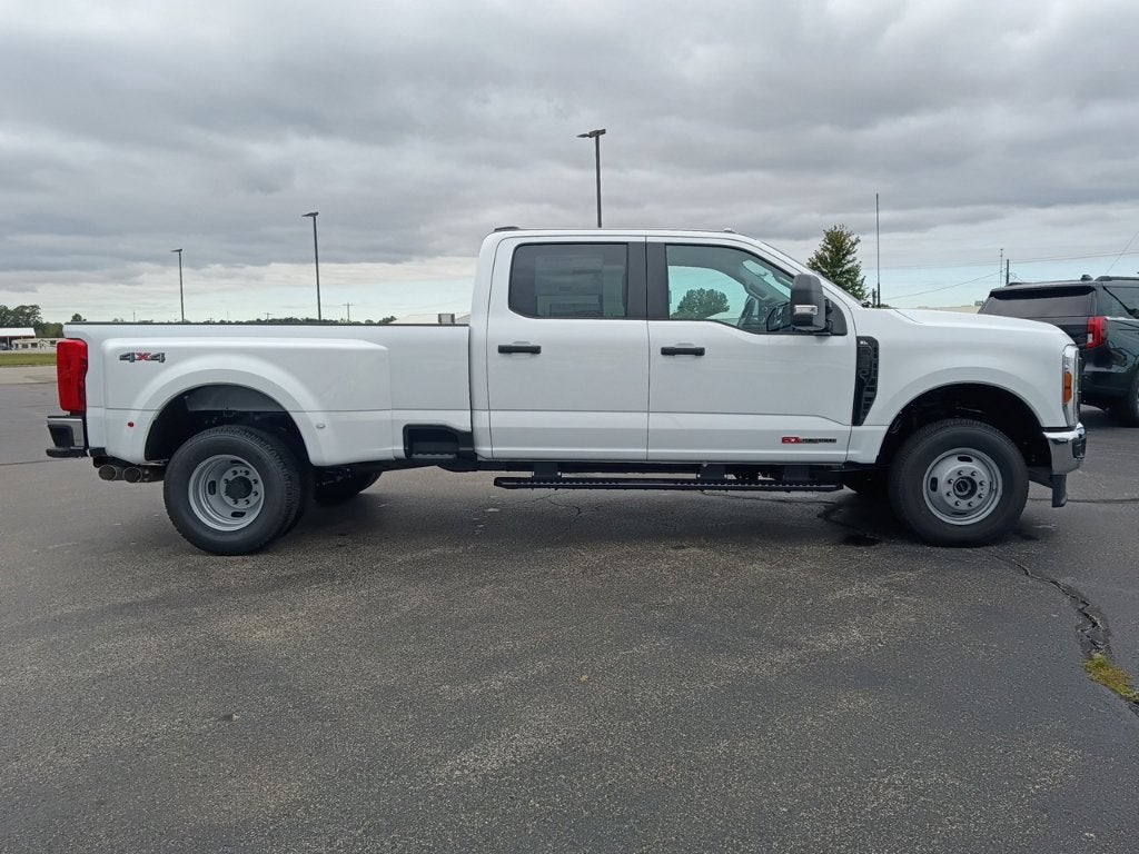 2027 Ford Super Duty F-350 DRW XL