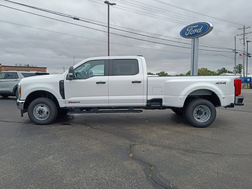 2027 Ford Super Duty F-350 DRW XL
