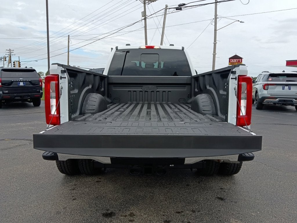 2027 Ford Super Duty F-350 DRW XL