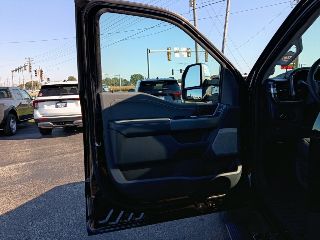 2027 Ford Super Duty F-350 DRW LARIAT