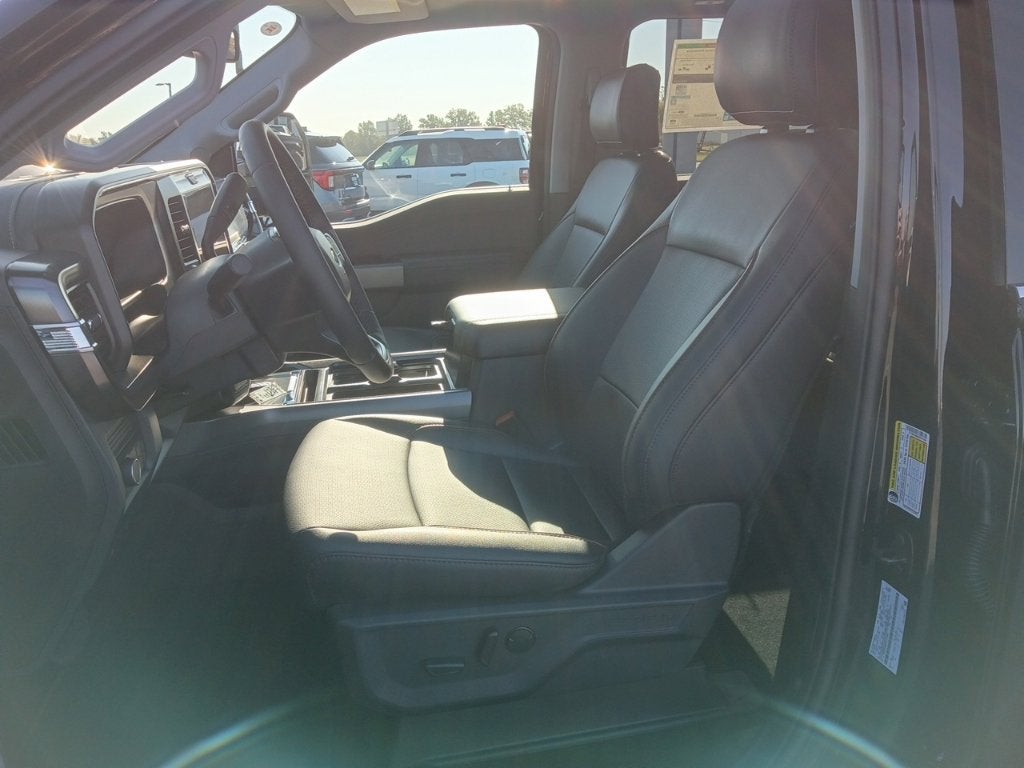 2027 Ford Super Duty F-350 DRW LARIAT