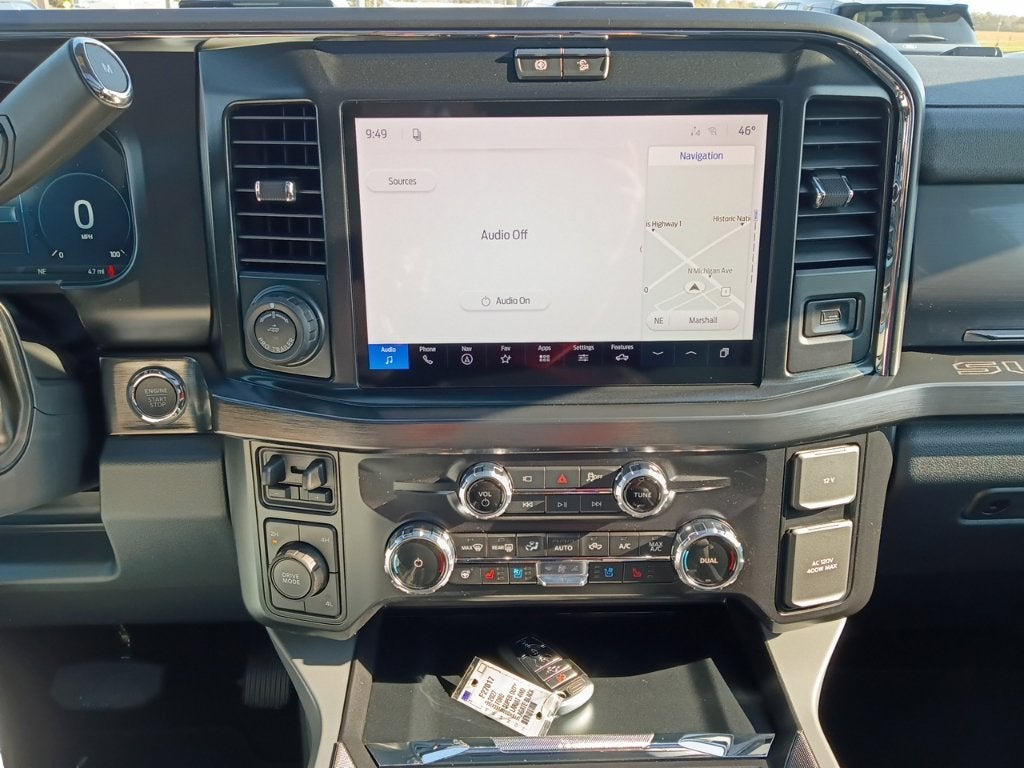 2027 Ford Super Duty F-350 DRW LARIAT