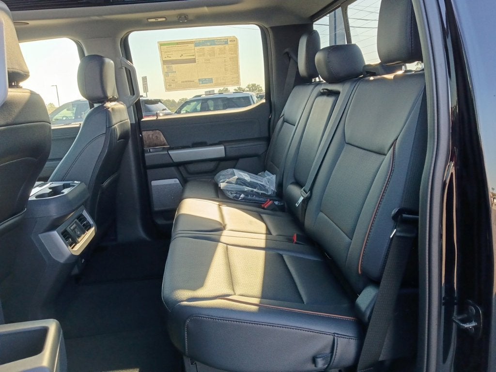 2027 Ford Super Duty F-350 DRW LARIAT