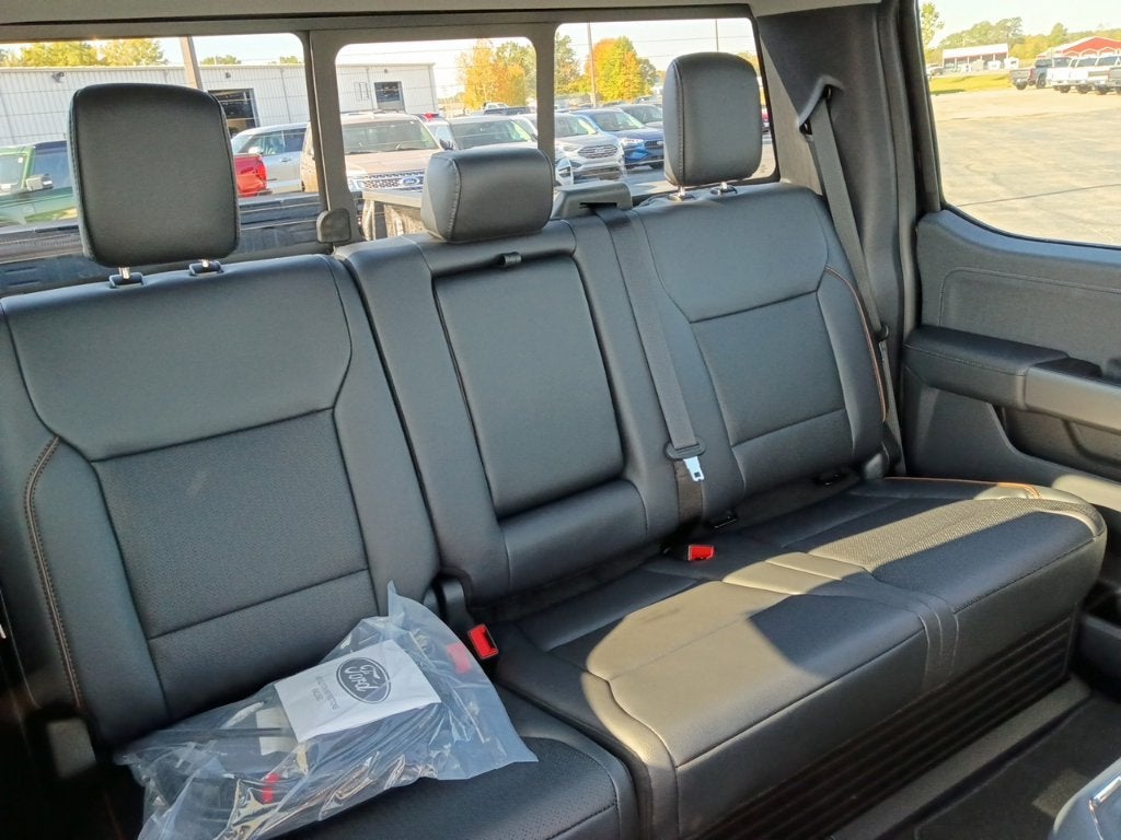 2027 Ford Super Duty F-350 DRW LARIAT