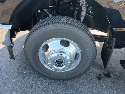 2027 Ford Super Duty F-350 DRW LARIAT