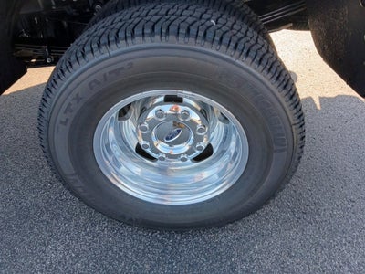 2027 Ford Super Duty F-350 DRW LARIAT