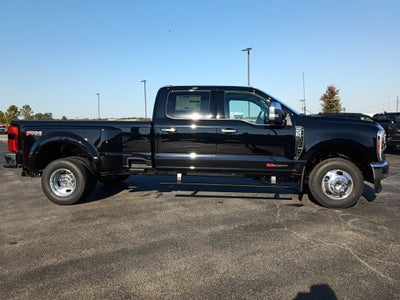 2027 Ford Super Duty F-350 DRW LARIAT