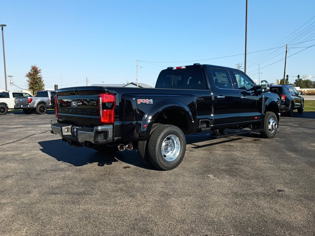 2027 Ford Super Duty F-350 DRW LARIAT