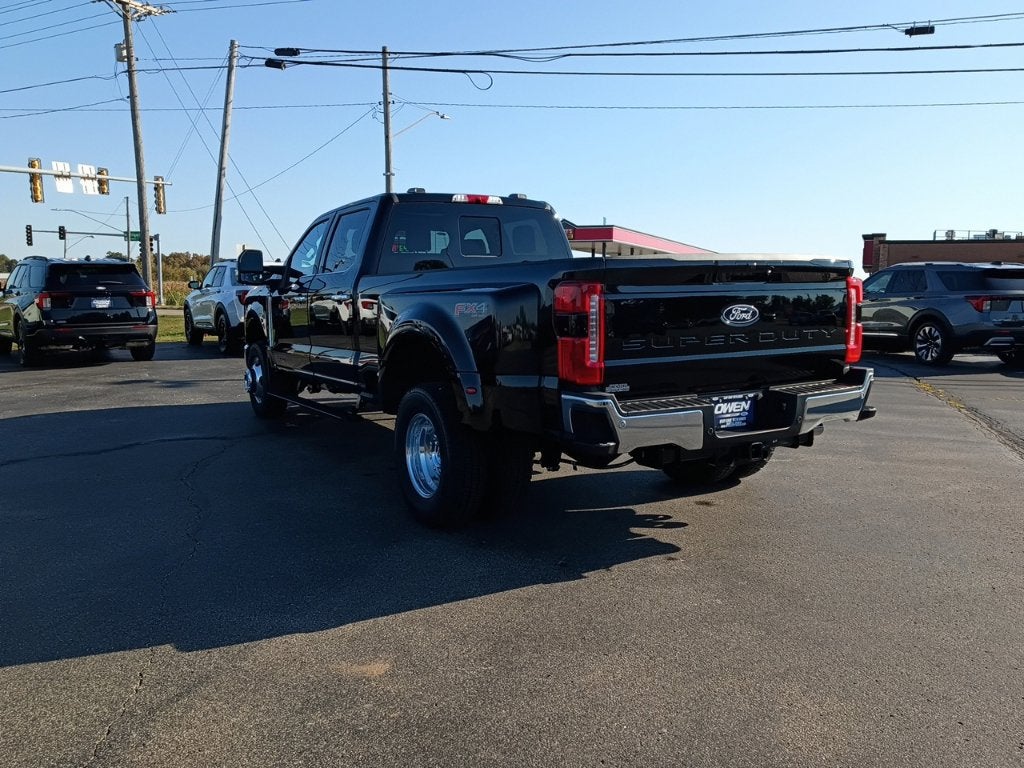 2027 Ford Super Duty F-350 DRW LARIAT