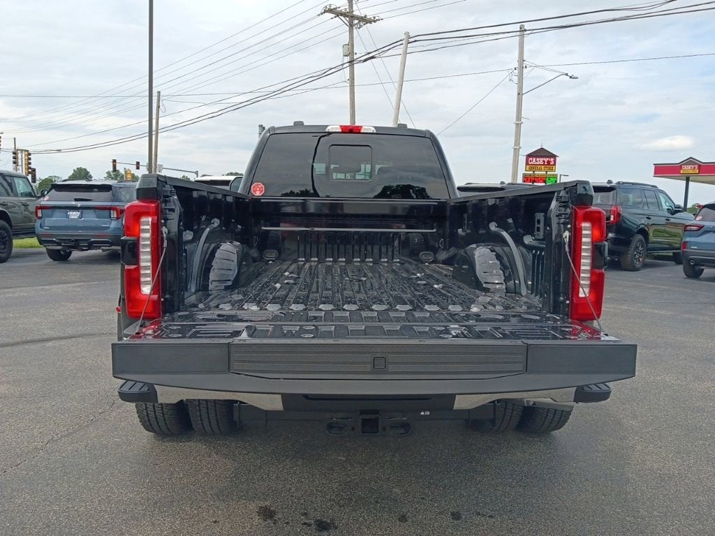 2026 Ford Super Duty F-350 DRW LARIAT