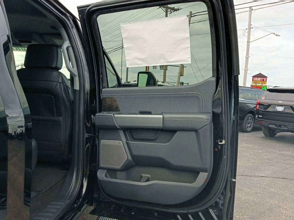 2026 Ford Super Duty F-350 DRW LARIAT