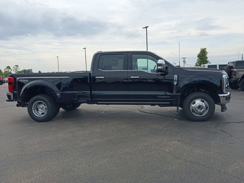 2026 Ford Super Duty F-350 DRW LARIAT