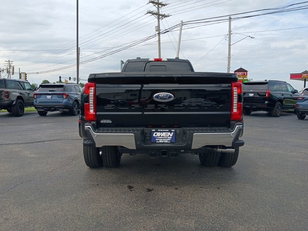 2026 Ford Super Duty F-350 DRW LARIAT