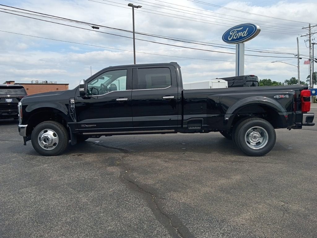 2026 Ford Super Duty F-350 DRW LARIAT