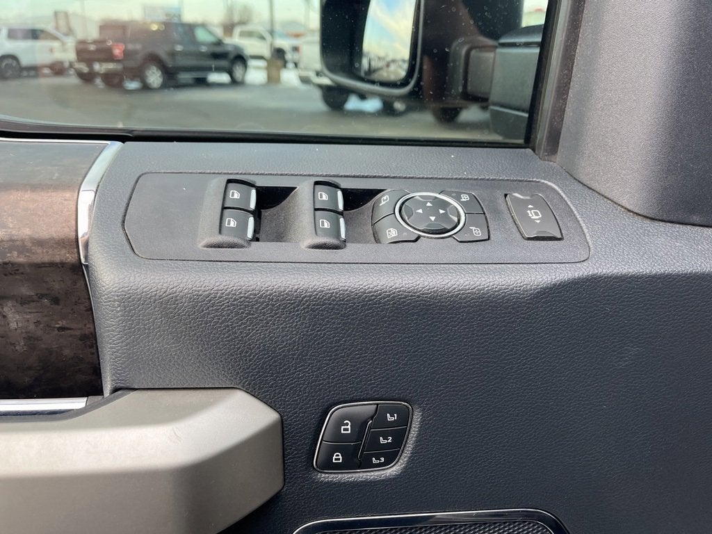 2022 Ford Super Duty F-450 DRW LARIAT