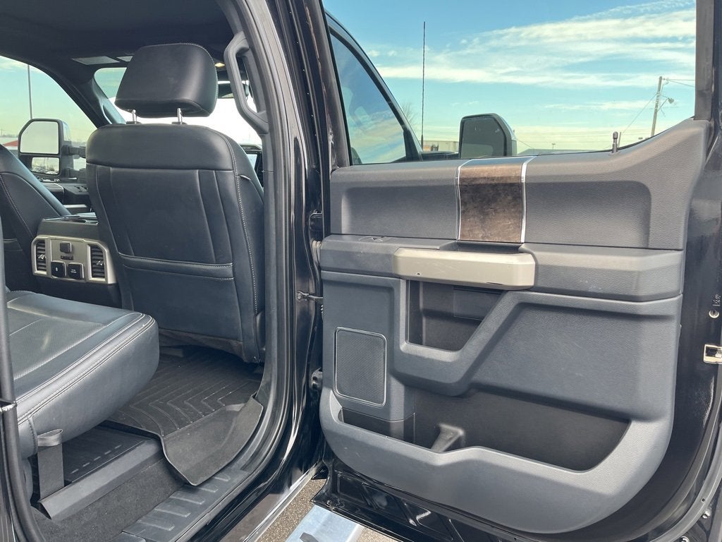 2022 Ford Super Duty F-450 DRW LARIAT